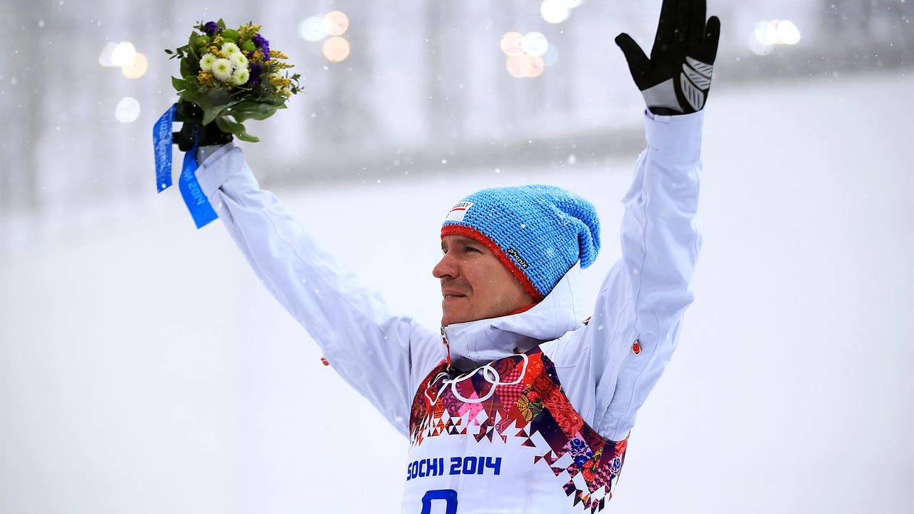 Norway's Svendsen wins gold medal in men's 15km biathlon